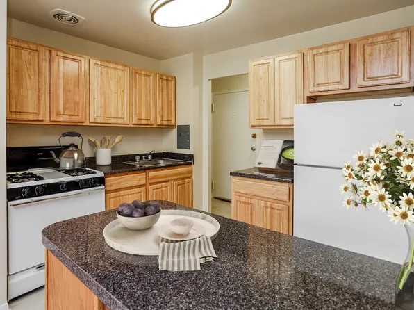 Laurel Park & Laurelton Court