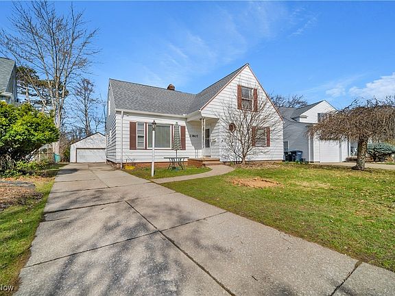 2nd image of 23807 Edgehill Dr