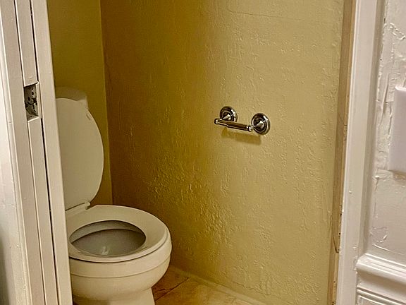 4th image of 225 Avacado Ct