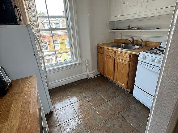 3rd image of 25 High St APT 31