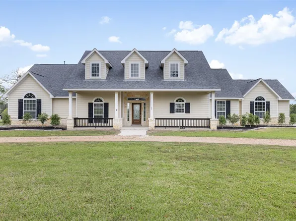 840 E Glenn St, Bellville, TX 77418