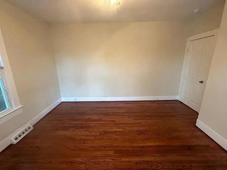 1506 Charlton St — Photo 14