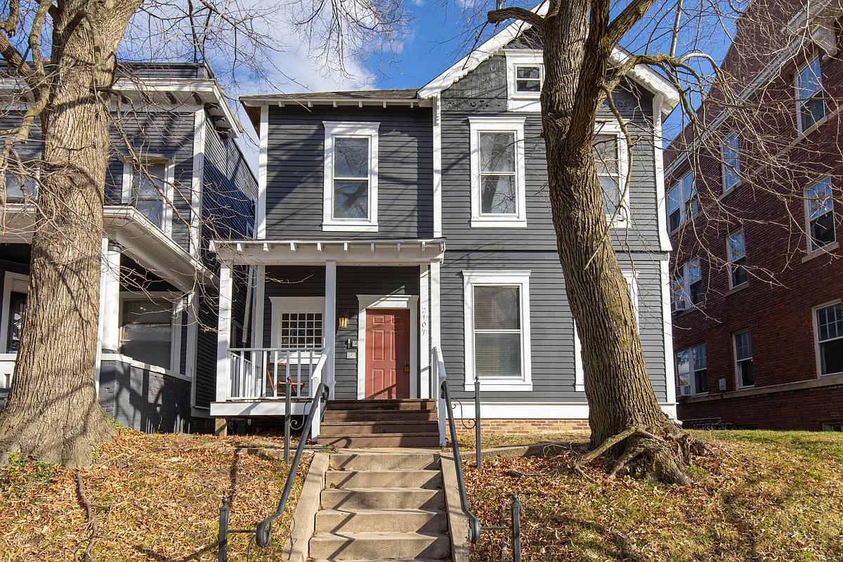 Building Photo - 2107 N Pennsylvania St #4