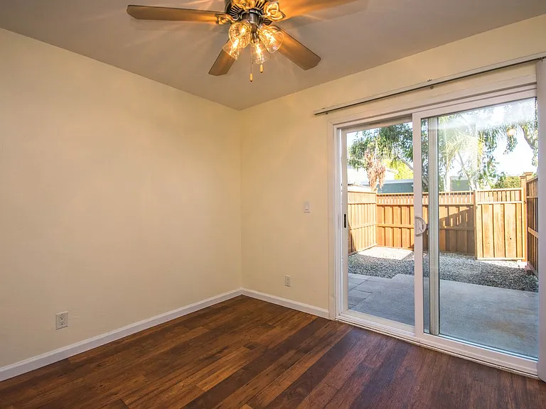Breakwater Townhomes — Photo 15