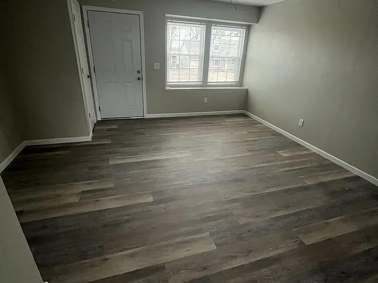 5618 N Garrison Pl — Photo 2