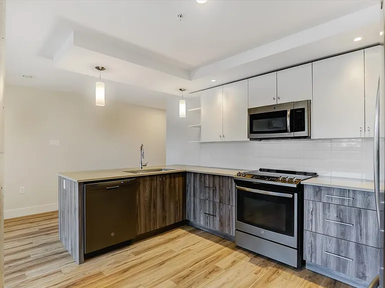 101 Ochterloney St — Photo 11