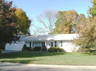 319 Crabapple Rd, Manhasset, NY 11030