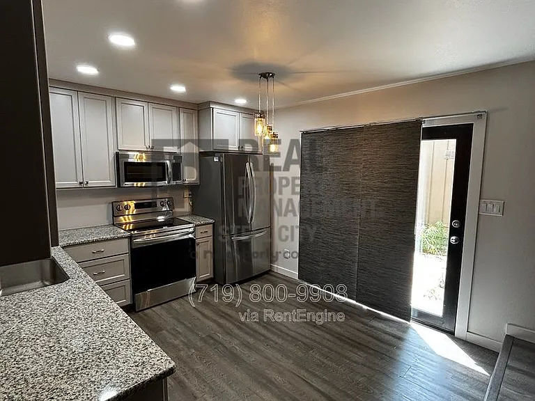 2107 Chatalet Ln #F — Photo 8