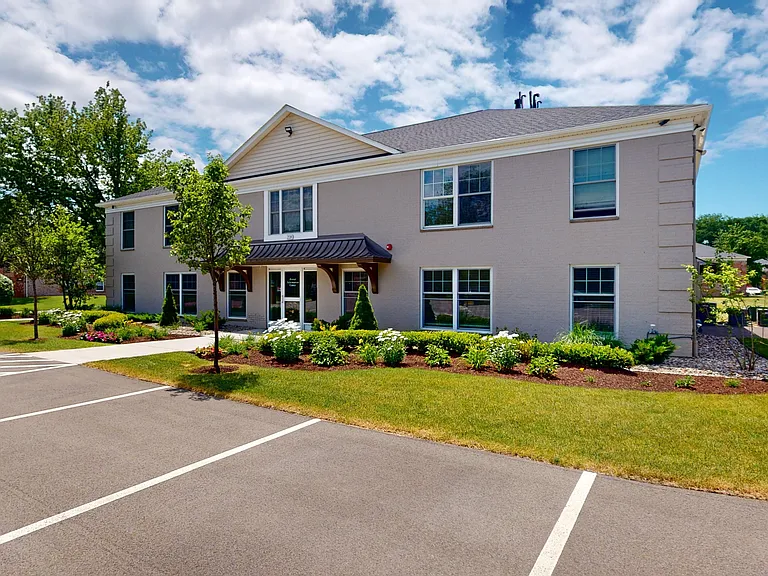 Quakertowne — Photo 9