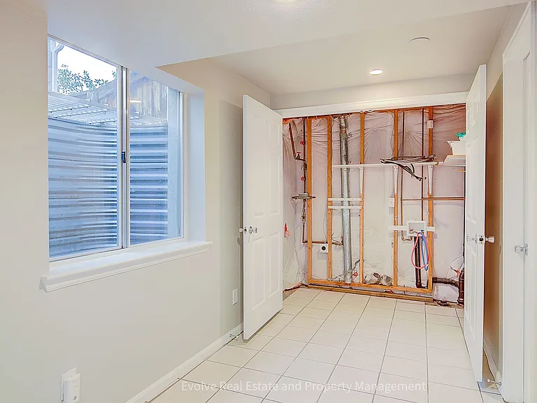 9641 Cove Creek Dr — Photo 16