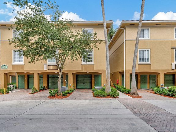 3rd image of 2831 NE 185th Street #607