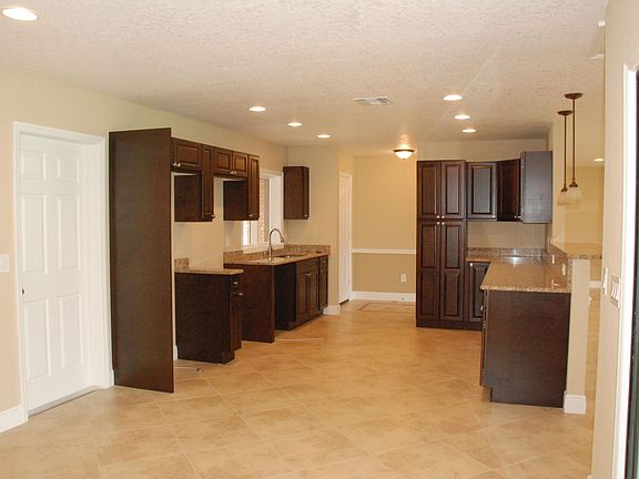 4th image of 202 SW Starflower Av Avenue