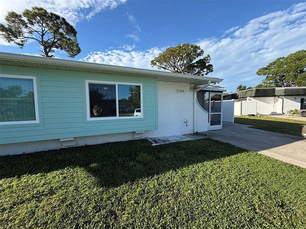 2 bed, 1.0 bath, 800 sqft, $1,600 — Photo 1