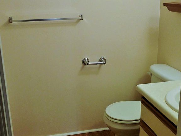 4th image of 2004 E Park Ave APT B