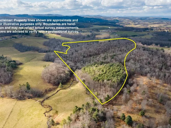 R Way Dr, Hillsville, VA 24343