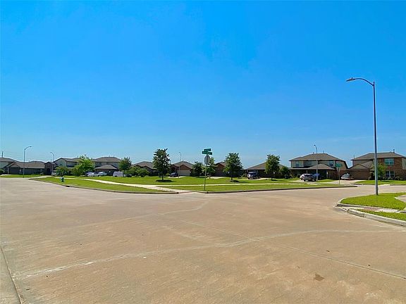 3rd image of 18102 Trace Pointe Ln
