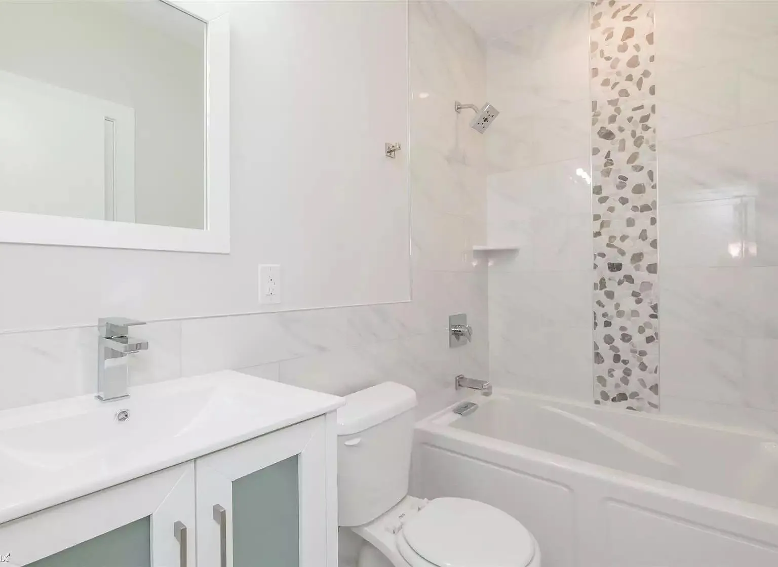 3 bed, 1126 sqft, $1,957 — Photo 2