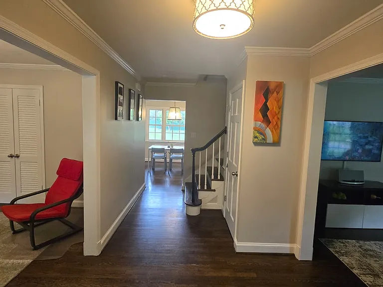 6720 Newbold Dr — Photo 2