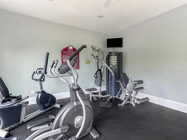 Windermere Apartments — Photo 15