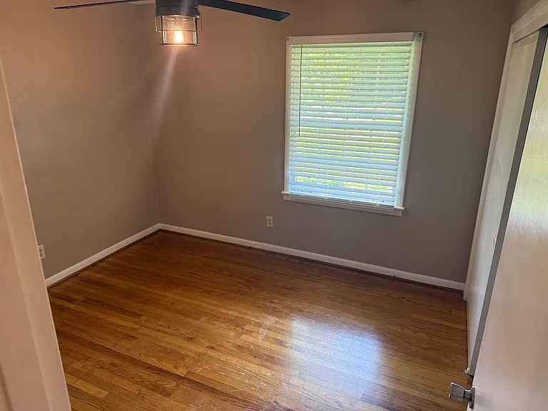 591 E University Dr — Photo 5