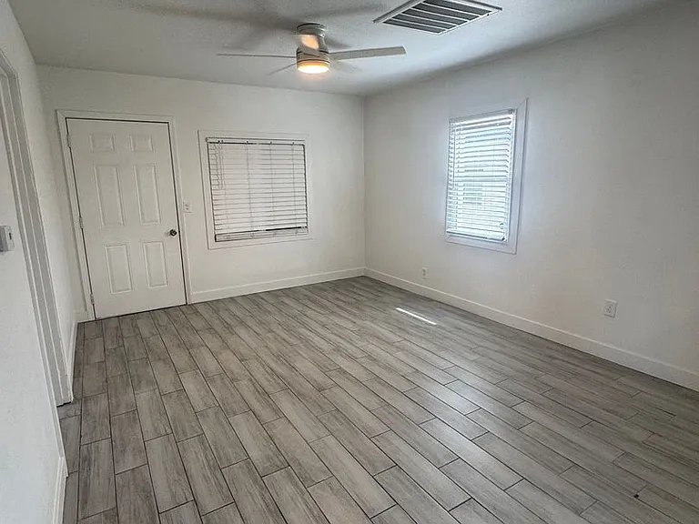 1422 S Casino Center Blvd — Photo 18