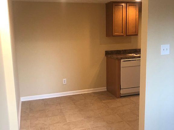 3rd image of 828 Malabu Dr #320