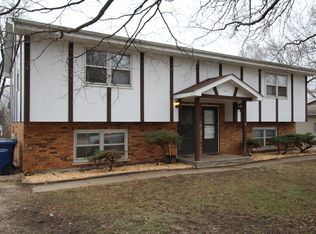 310-A/B Walter St, Yorkville, IL 60560