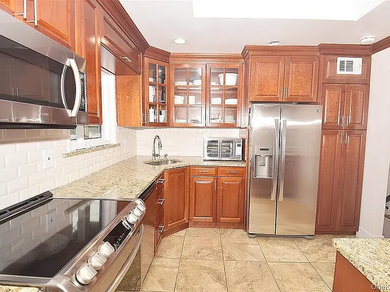 51 Whitman Ave — Photo 8