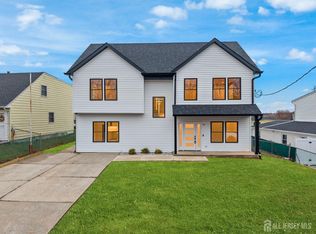 33 Elm Ter, Parlin, NJ 08859