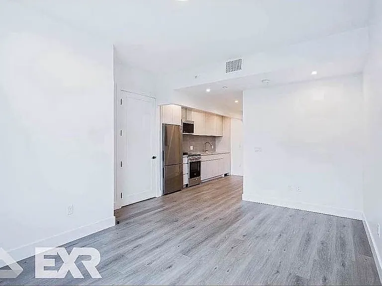 210 Clarkson Ave #405 — Photo 3