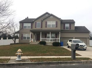 4 Downs St, Clayton, NJ 08312
