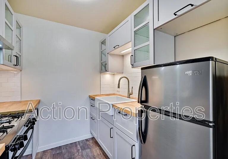 1084 Wentworth St #4 — Photo 2