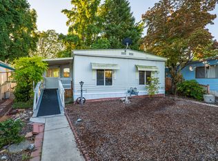 214 SW Kingsbury Dr, Grants Pass, OR 97526
