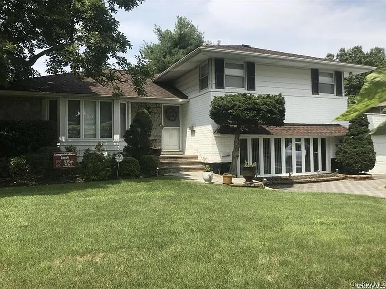 30 Michael Rd — Photo 1