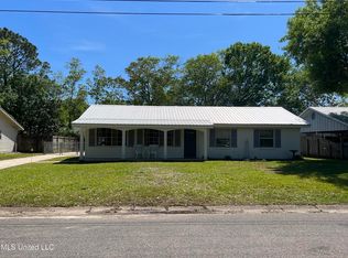 2710 Ridgewood Ave, Pascagoula, MS 39567
