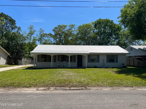 2710 Ridgewood Ave, Pascagoula, MS 39567