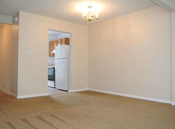 4th image of 2629 Elliott Ave