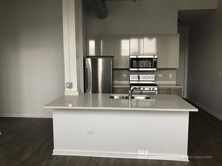 932 W Dakin St #305 — Photo 1