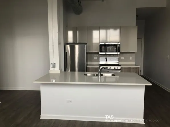 932 W Dakin St, Chicago, IL