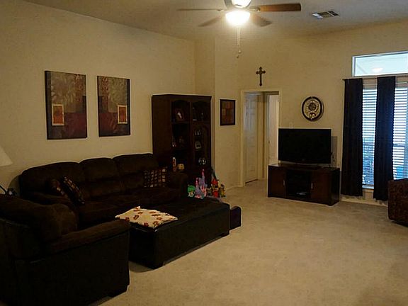 SPACIOUS FAMILY ROOM!