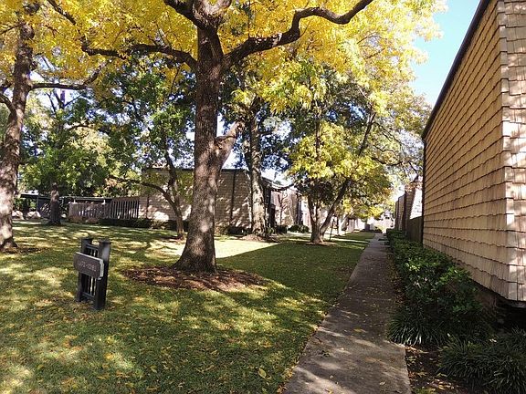 3rd image of 10172 Beekman Place Dr