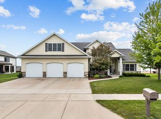 5561 N Calmes Dr, Appleton, WI 54913