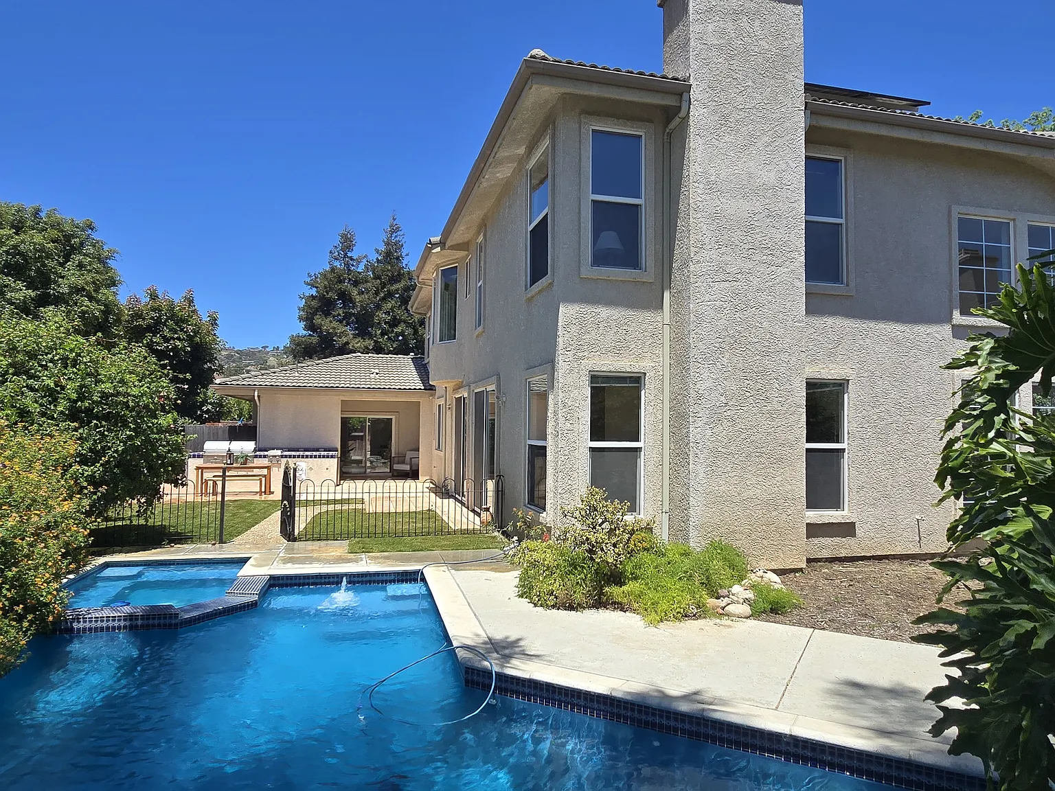 5 bed, 3.5 bath, 3080 sqft, $5,750 — Photo 2