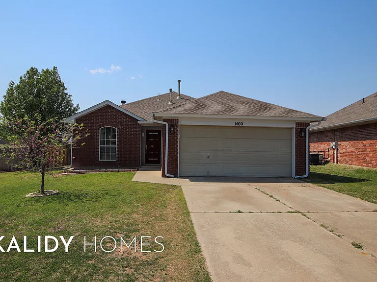 1400 Buena Vista Cir — Photo 3