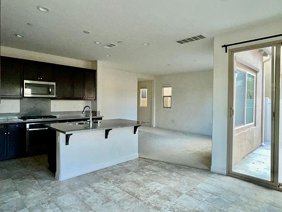 4th image of 15733 Begonia Ave