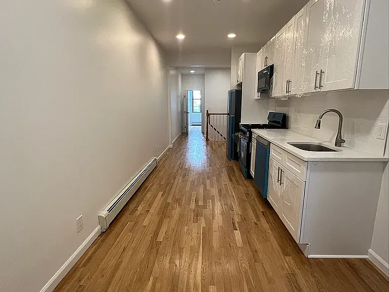 329 Menahan St #1A — Photo 9