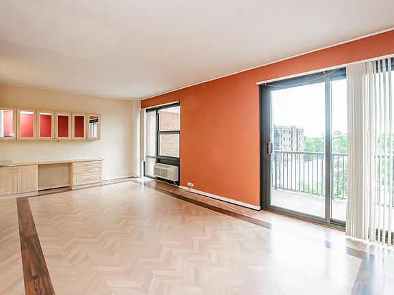 3rd image of 3041 S Michigan Ave Unit 511