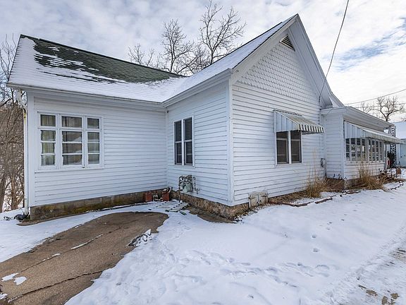 3rd image of 469 Dewey Ave