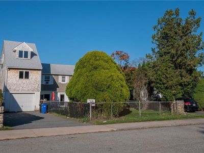 29 Eastnor Rd, Newport, RI, 02840