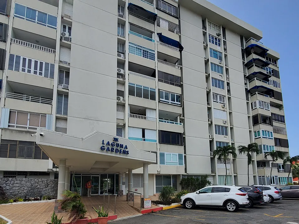 2 Cond Laguna Gdns #2J